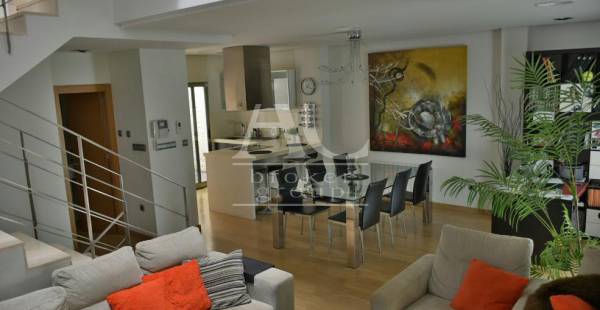 Vivienda unifamiliar - Venta - Elche - Centro