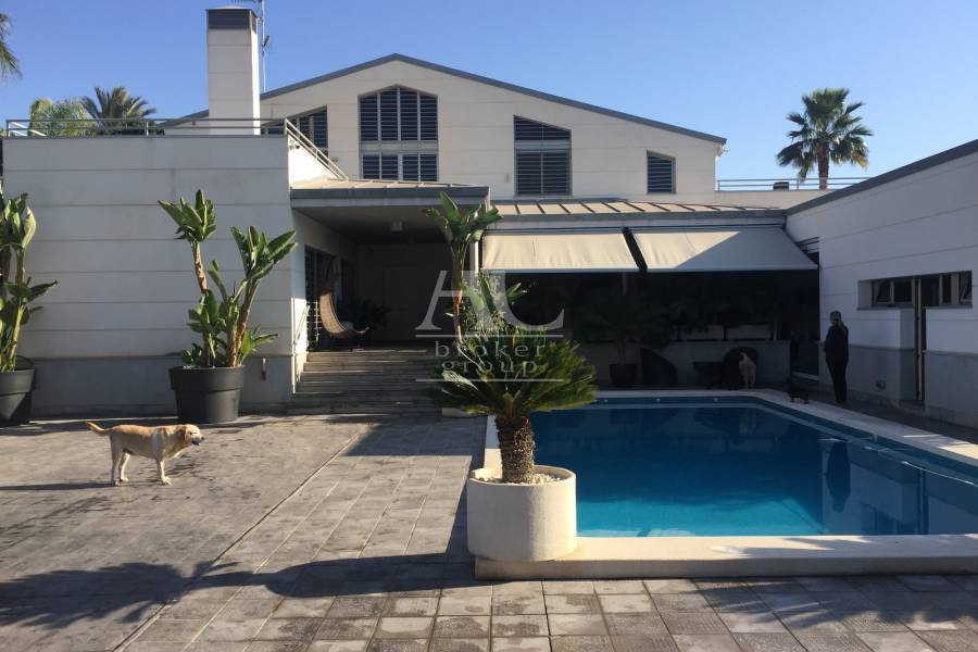 Venta - Chalet / Casa de campo - Elche - Ciudad Jardín 