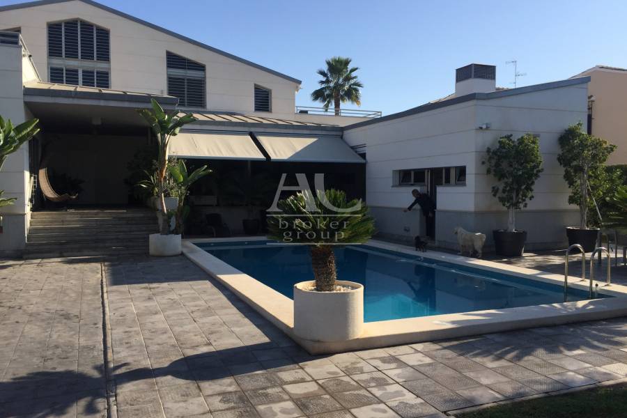 Venta - Chalet / Casa de campo - Elche - Ciudad Jardín 