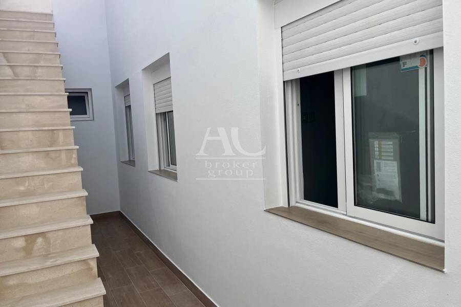 Venta - Vivienda unifamiliar - Elche - Avenida de la Libertad