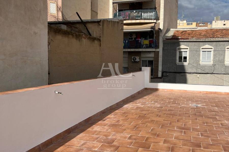 Venta - Vivienda unifamiliar - Elche - Avenida de la Libertad
