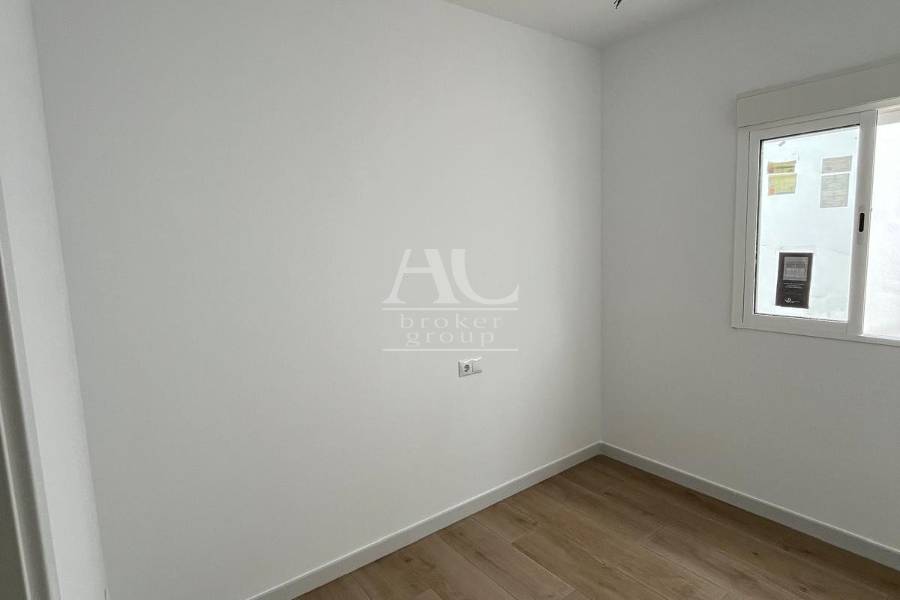 Venta - Vivienda unifamiliar - Elche - Avenida de la Libertad