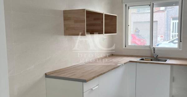Vivienda unifamiliar - Venta - Elche - Avenida de la Libertad