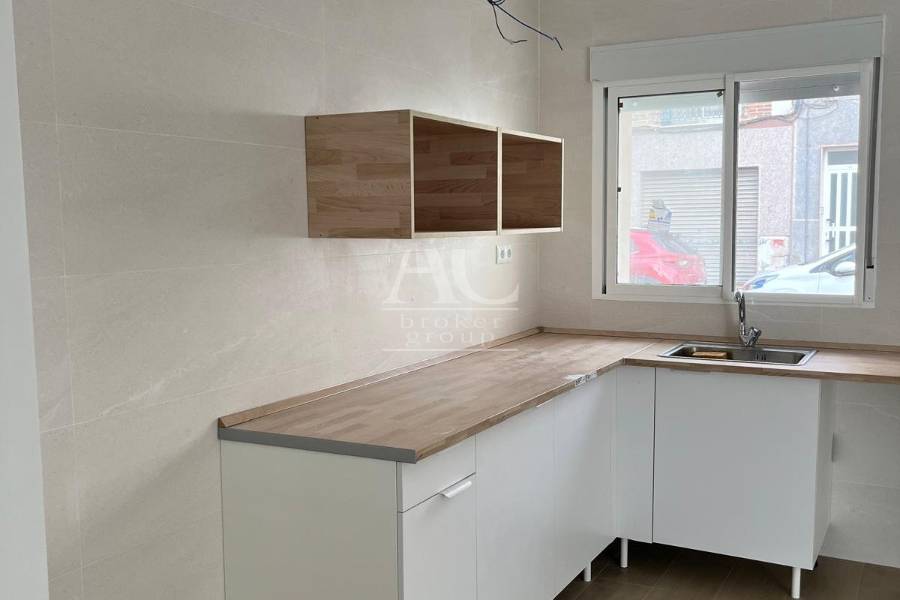 Venta - Vivienda unifamiliar - Elche - Avenida de la Libertad