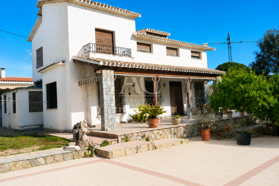 Venta - Chalet / Casa de campo - Elche - Ciudad Jardín 