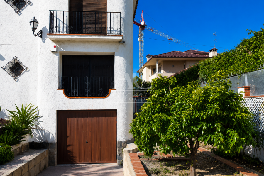 Venta - Chalet / Casa de campo - Elche - Ciudad Jardín 