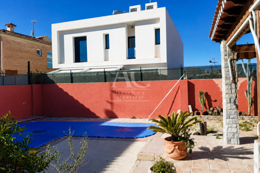 Venta - Chalet / Casa de campo - Elche - Ciudad Jardín 